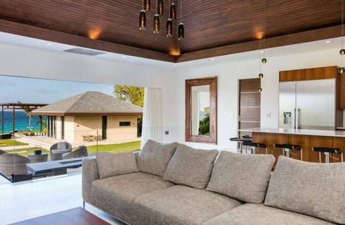 North Palmetto Point Villa | Luxurious & Modern 4BR 4.5BA Beachfront Paradise