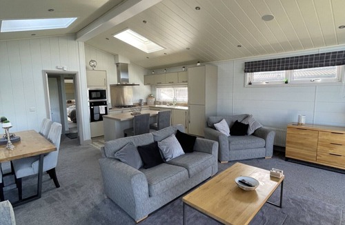 Berwick-upon-Tweed Cabin | Luxurious Oakwood Lodge with Lake View and Glorious Balcony Sunsets