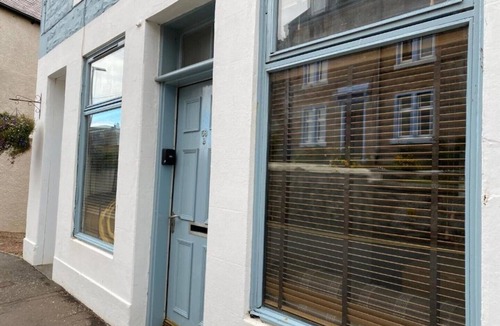 Eyemouth Apartment | Luxurious one-bedroom seaside apartment