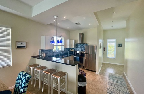 Bell Channel Bay Condo | Luxury 2/2 Sleeps 6. Grand Bahama Condo w/POOL, Boat Dock plus close to BEACH!