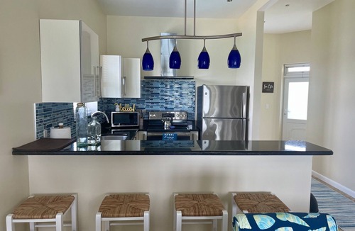 Bell Channel Bay Condo | Luxury 2/2 Sleeps 6. Grand Bahama Condo w/POOL, Boat Dock plus close to BEACH!
