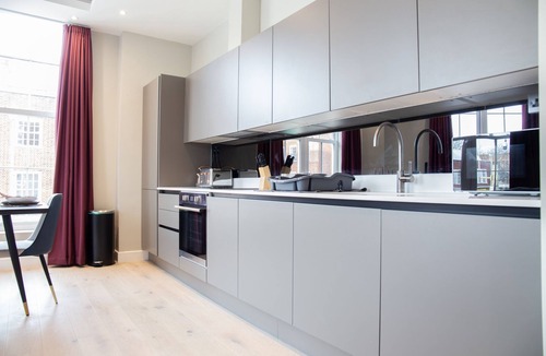 Welwyn Garden City Apartment | Luxury 2 Bedroom Apartment Near Train Station