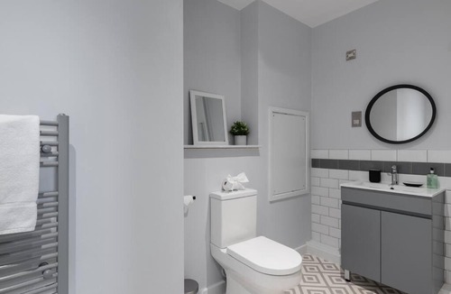 Milton Keynes Apartment | Luxury 2 bed, Central, Free Parking, Smart TV By Valore Property Services