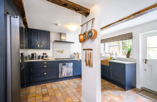 Saffron Walden House | Luxury 2 Bed Manor House Hot Tub Cinema Room Skytv