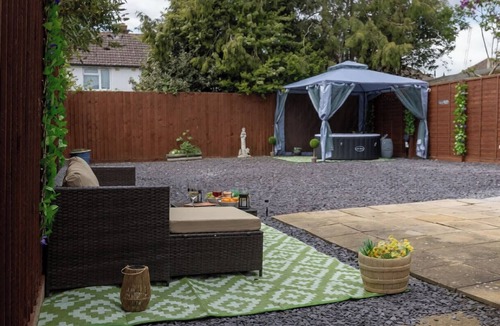 Cambridge House | Luxury 2BR Cambridge House | Hot Tub & Pool Table