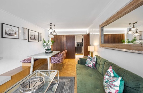 Knightsbridge Apartment | Luxury 2BR Overlooking Harrods & London Skyline