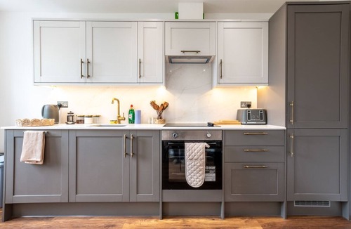 Kentish Town Apartment | Luxury 3BR Pool Table GymBike SmartTV WiFi