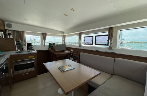 Lubbers Quarters Cay Boat Rental | Luxury 40 ft Catamaran in Marsh Harbour