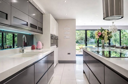 Trafford House | Luxury 5-Bedroom with Cinema Room & Pool Table – Perfect for Families & Groups