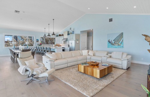 Staniel Cay House | Luxury 5BR,4 Bath. Oceanfront Home with dock in Staniel Cay