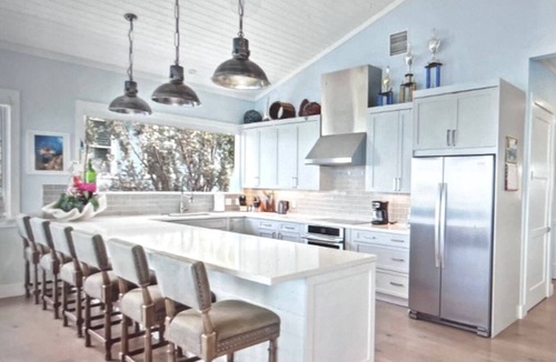 Staniel Cay House | Luxury 5BR,4 Bath. Oceanfront Home with dock in Staniel Cay