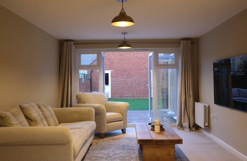 Bicester House | Luxury 6-Bedroom Bicester Villa near Bicester Village - 5 minutes away