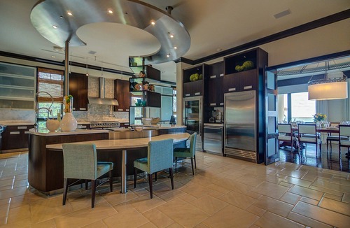 Old Fort Bay Villa | Luxury 7BR Fully-Staffed Oceanfront Property in Nassau - Perfect Getaway!