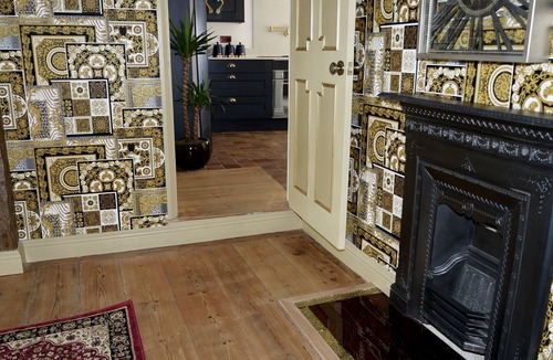 Saffron Walden House | Luxury 9 Bed Manor House Hot Tub Cinema Room SkyTV