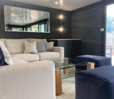 Winslow Apartment | Luxury and Style - The Garden Room