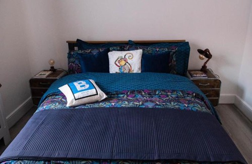 Bedford Apartment | Luxury ApArt Gallery Apartment 1 Near River & Free Parking