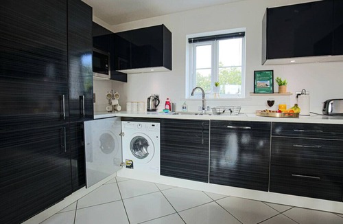 Milton Keynes Apartment | Luxury Apartment with Balcony, Parking & Fast Wifi