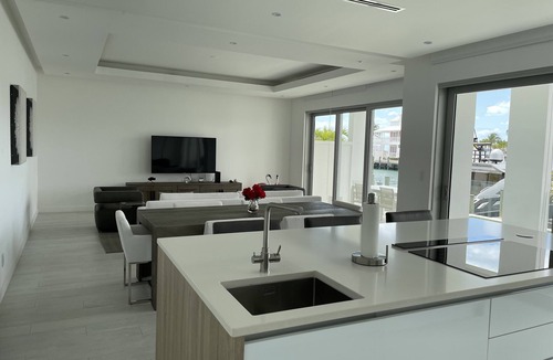 Palm Cay Condo | Luxury beach view & Marina view Condo at Palm Cay
