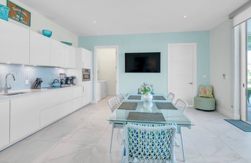 Jimmy Hill Villa | Luxury Beach Villa✨Steps to the Beach✨Private Pool ✨Short ride from airport