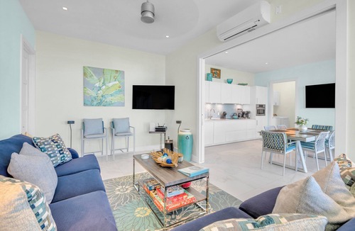 Jimmy Hill Villa | Luxury Beach Villa✨Steps to the Beach✨Private Pool ✨Short ride from airport