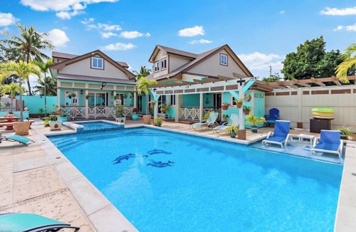 Nassau Cottage | "Luxury Canal-Front Retreat in the Bahamas: Your Dream Getaway Awaits!"