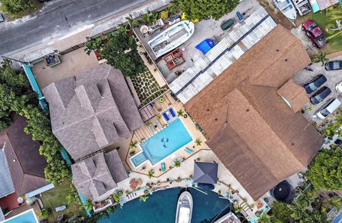 Nassau Cottage | "Luxury Canal-Front Retreat in the Bahamas: Your Dream Getaway Awaits!"
