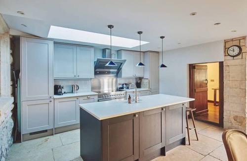 Cheltenham House | Luxury Coal Merchant’s Cotswold Cottage EV & Gym