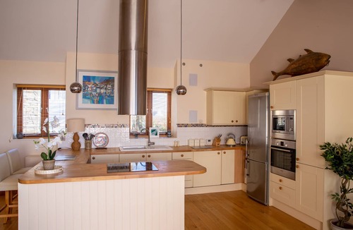 Portwrinkle House | Luxury coastal cottage 20m from the beach. Fantastic sea views. Dog friendly.