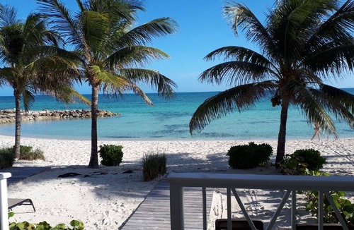 Palm Cay House | LUXURY DESIGN COZY BEACH HOUSE FULLY RENOVATED 5 Stars L