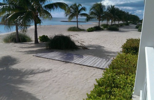 Palm Cay House | LUXURY DESIGN COZY BEACH HOUSE FULLY RENOVATED 5 Stars L