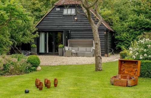 Charlton-on-Otmoor House | Luxury, dog friendly cottage, hot tub & short stroll to pub …& resident alpaca!