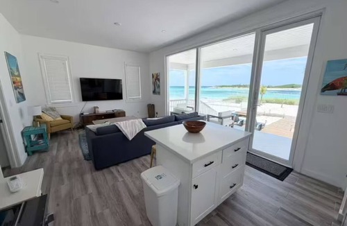 Long Island House | Luxury Driftwood Oceanview Villa 6