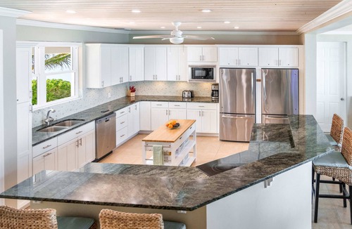 Tar Bay House | Luxury Home on Pristine Beach