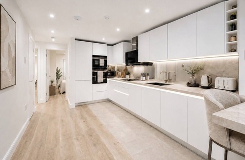 Brompton & Hans Town Apartment | Luxury Knightsbridge Apt by Harrods