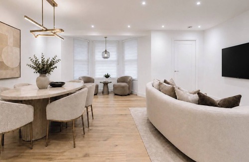 Brompton & Hans Town Apartment | Luxury Knightsbridge Apt by Harrods