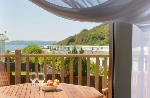 Plymouth Ski Chalet | Luxury Lodge, South Devon Coast nr Plymouth, 200m to Beach + Indoor Heated Pool,
