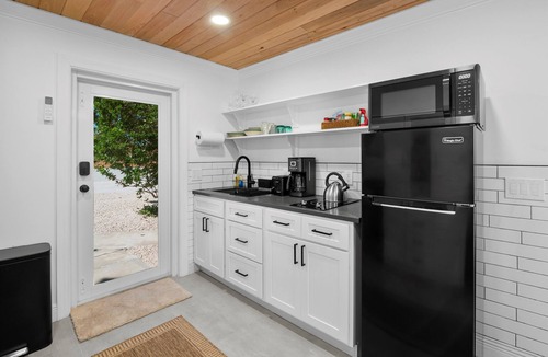 George Town Villa | Luxury Meets Tranquility – Master Suite Villa at Calm Water Villas, Exuma