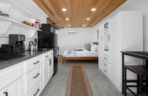George Town Villa | Luxury Meets Tranquility – Master Suite Villa at Calm Water Villas, Exuma