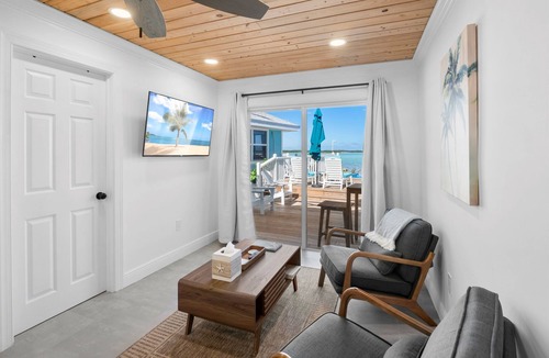 George Town Villa | Luxury Meets Tranquility – Master Suite Villa at Calm Water Villas, Exuma