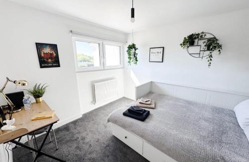 Middlesbrough House | Luxury Nest 10 Guests Free Parking Middlesbrough