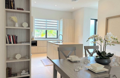 Westwind Apartment | Luxury New - 1bd - Gated - Pool - Beach and Gym access - High Speed Internet