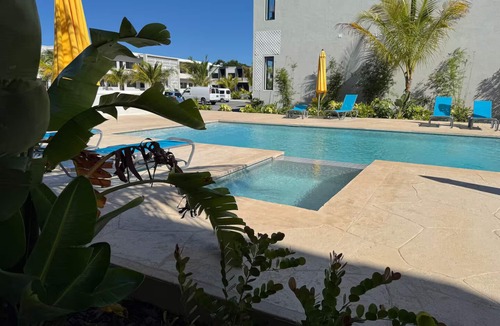Westwind Condo | Luxury new build - 2bd+den - Gated - Pool, Gym and Beach access - Up to 6 people