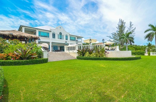 Old Fort Bay Villa | Luxury Oceanfront 9BR Villa w/Private Pool and Staff in Nassau