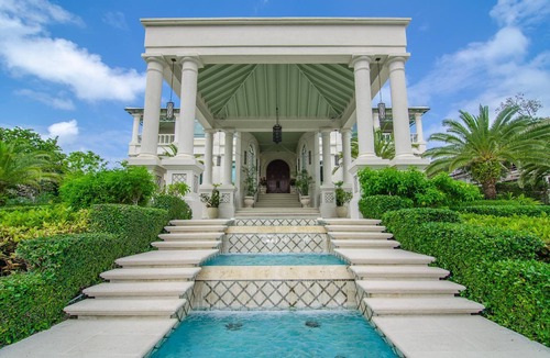 Old Fort Bay Villa | Luxury Oceanfront 9BR Villa w/Private Pool and Staff in Nassau
