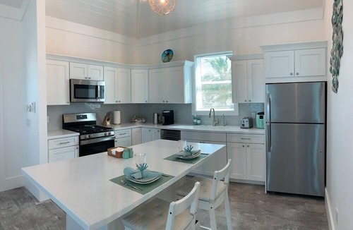 Lubbers Quarters Cay Villa | Luxury oceanfront villa 1BR, protected dock, private & gated peninsula