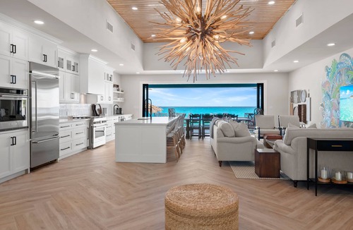 Farmer's Hill Villa | Luxury Private Beachfront Villa w/Infinity Pool in The Bahamas for 14 people