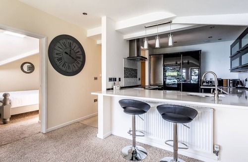 Dawlish Apartment | Luxury Quiet Apt Sleeps 6|Coastal Views & Sea View