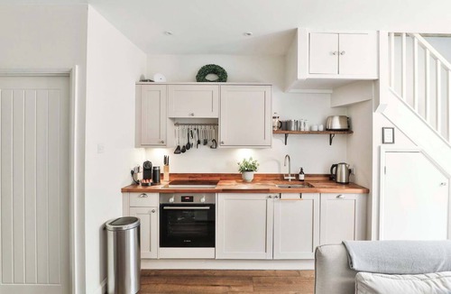 Cheltenham House | Luxury Romantic Coach House for 2 in the Cotswolds | EV