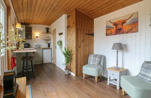 Cambridge Other | Luxury Shepherd Hut with Private Hot Tub
