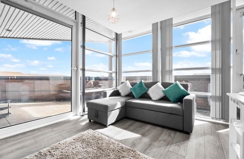 Brierley Hill Apartment | Luxury stay with scenic views